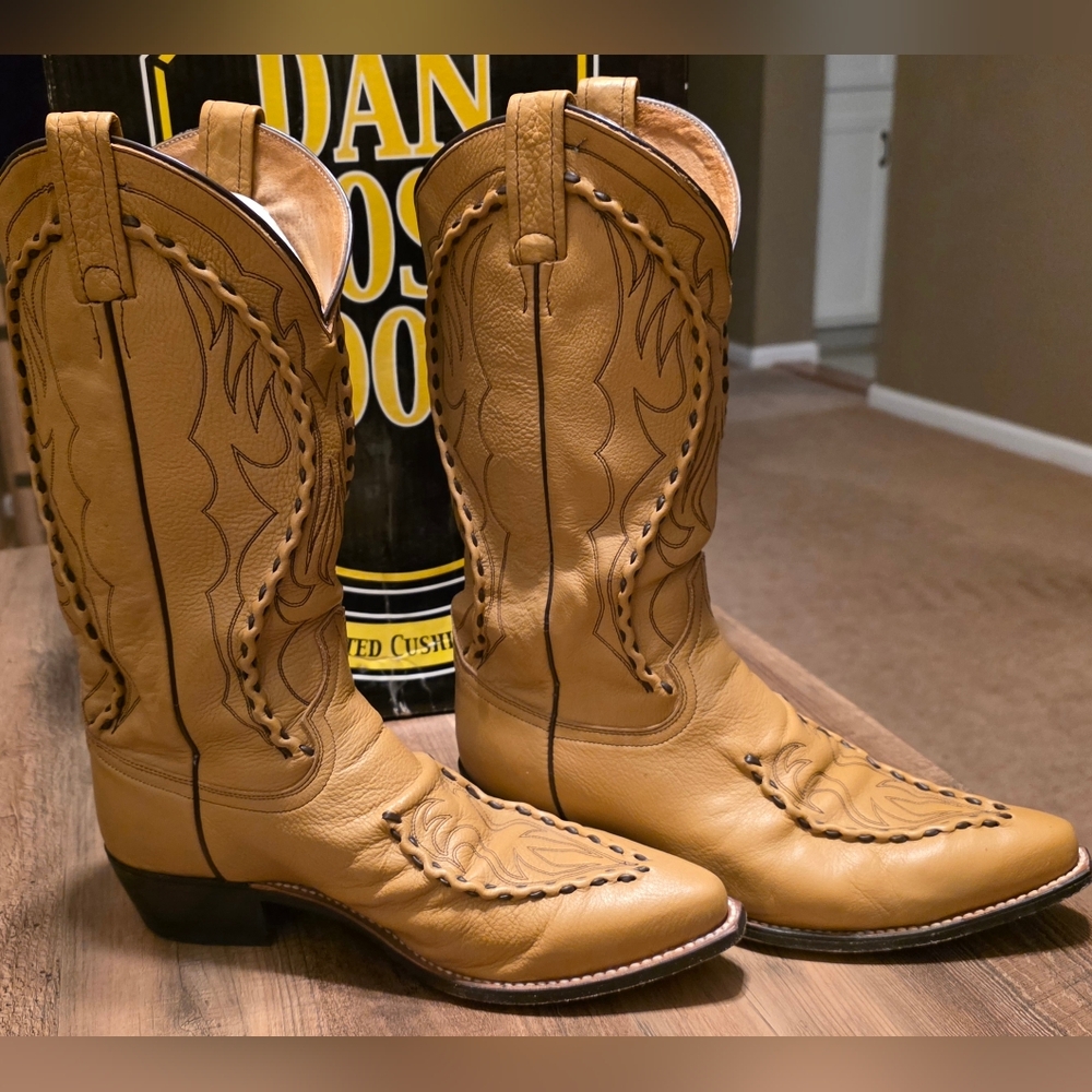 MENS,Dan Post Boots, Camel Colored Leather, Bucklaced In Dark Brown.